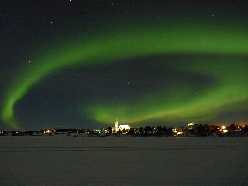 File:Aurora boreal frente a Enontekio - panoramio.jpg