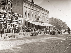 Kafana "Srpska kruna", as the starting point of the 1939 Belgrade Grand Prix race Auto trka "Grand Prix" na Kalemegdanu, u Beogradu 1939, 20.jpg
