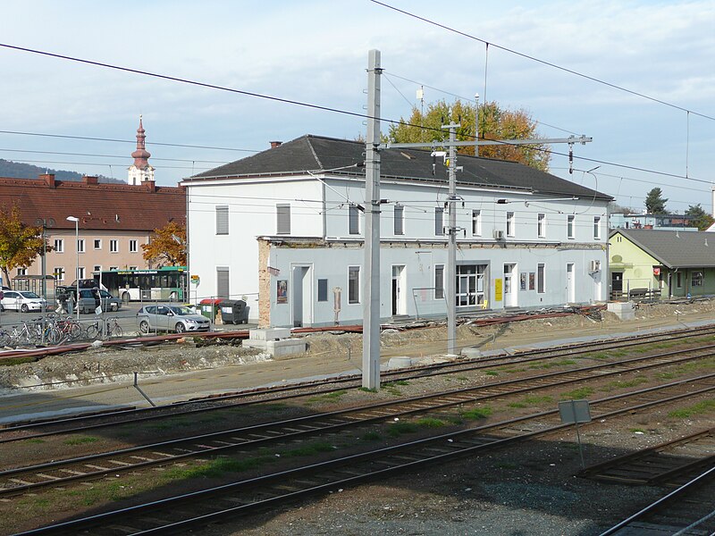 File:Bahnhof LB, Ostseite, 23.10.2010.JPG