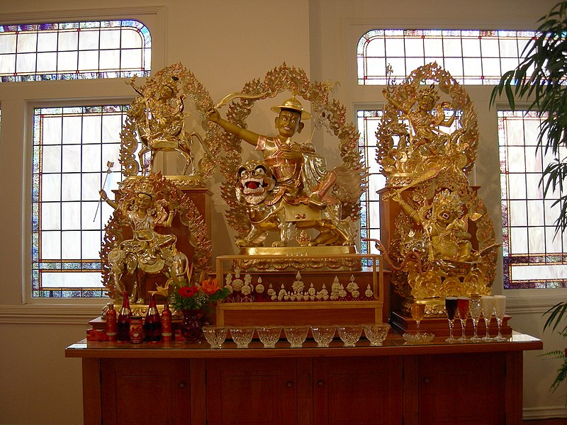 File:Ballard Kadampa Buddhist Temple interior 02.jpg