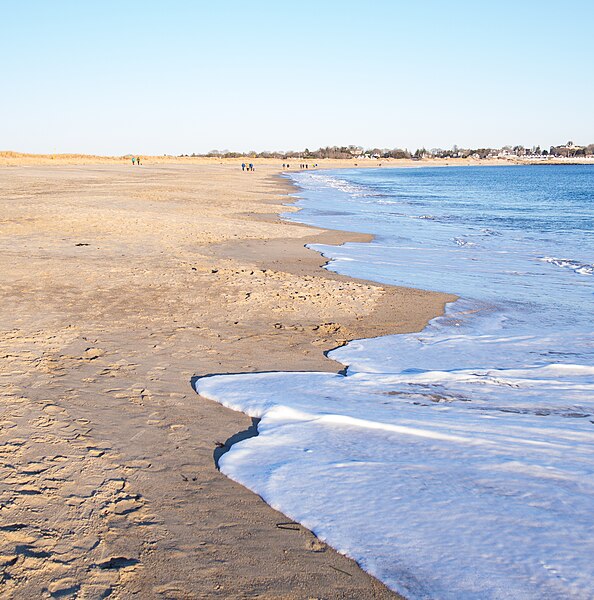 File:Beach cusps at Napatree Point (52407).jpg