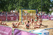 Deutsch: Beachhandball bei den Olympischen Jugendspielen 2018 in Buenos Aires; Tag 7, 13. Oktober 2018; Mädchen, Spiel um Platz Drei – Ungarn-Niederlande 2:0 English: Beach handball at the 2018 Summer Youth Olympics in Buenos Aires at 13 October 2018 – Girls Bronze Medal Match – Hungary-Netherlands 2:0 Español: Handball de playa en los Juegos Olimpicos de la Juventud Buenos Aires 2018 en 13 de octubre de 2018 – Partido por la medalla de bronce femenino - Hungría-Países Bajos 2:0