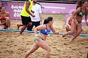 Deutsch: Beachhandball bei den Olympischen Jugendspielen 2018; Tag 6, 12. Oktober 2018; Mädchen, Hauptrundenspiel – Ungarn-Niederlande 2:1 English: Beach handball at the 2018 Summer Youth Olympics at 12 October 2018 – Girls Main Round – Hungary-Netherlands 2:1