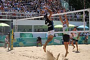 Deutsch: Beachvolleyball bei den Olympischen Jugendspielen 2018; Tag 11, 17. Oktober 2018; Jungen, Spiel um Platz 3 – Argentinien-Ungarn 2:0 (21–15/21–15) English: Beach volleyball at the 2018 Summer Youth Olympics at 17 October 2018 – Bronze Medal Match – Argentina-Hungary 2:0 (21–15/21–15)