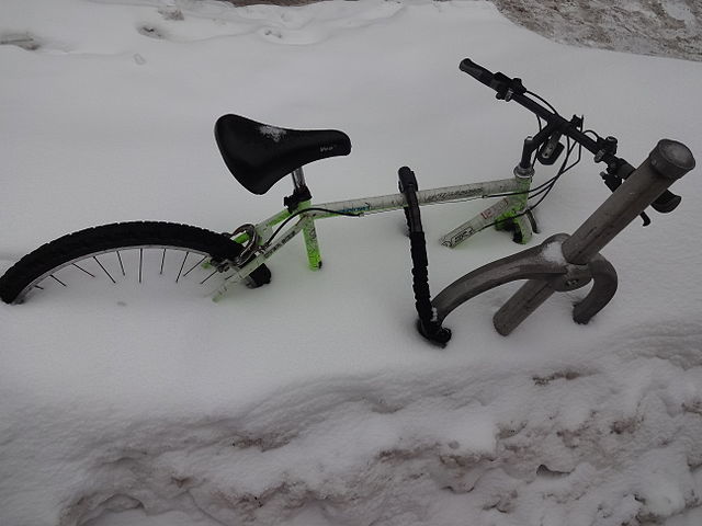 Frozen bike By Andrevruas (Own work) [CC BY-SA 3.0 (https://creativecommons.org/licenses/by-sa/3.0) or GFDL (http://www.gnu.org/copyleft/fdl.html)], via Wikimedia Commons