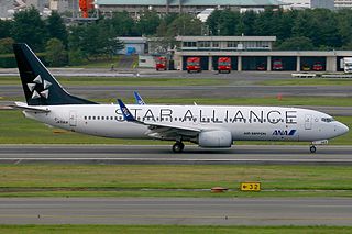 File:Boeing 737-881, Star Alliance (All Nippon Airways - ANA (Air 