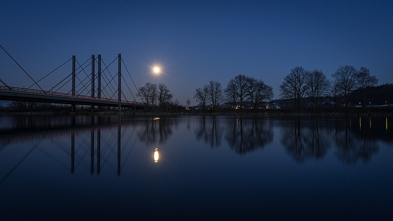File:Bridge and Full Moon.jpg