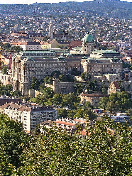 File:Budapest, Burgpalast von der Zitadelle 2014-08.jpg