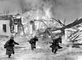Bundesarchiv Bild 183-H26353, Norwegen, Kampf um ein brennendes Dorf.jpg