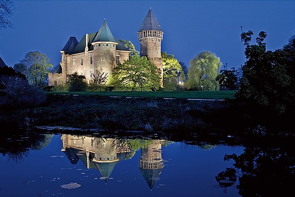 Linn Castle at night