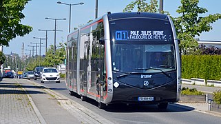 Bus de la livrée rouge sur la ligne Némo 1 à Longueau (712).