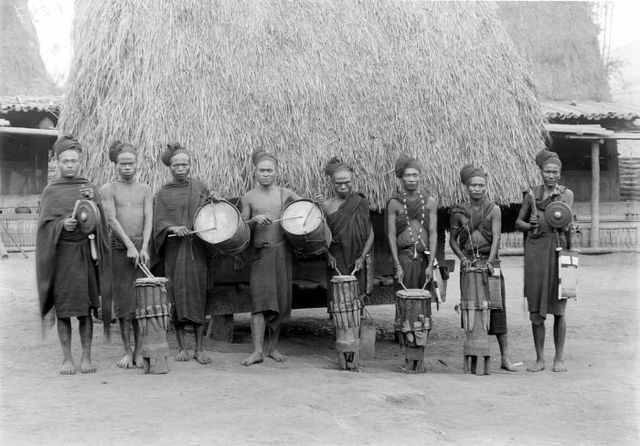 A group of men from the Ngada tribe with drums and gongs (Kulintang) in Ngada, Flores, Dutch East Indies (Indonesia). in 1913