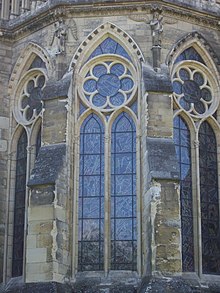 Bar tracery with cusped circles, Reims Cathedral, apse chapel Cathedrale ND de Reims - chevet -12).JPG