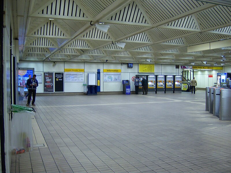 File:Central Station Metro station, 7 October 2013 (2).JPG