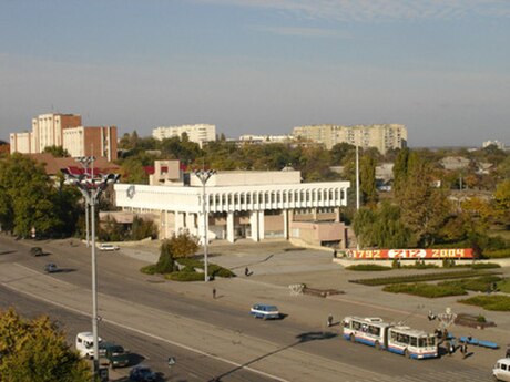 File:Central street of Tiraspol.jpg