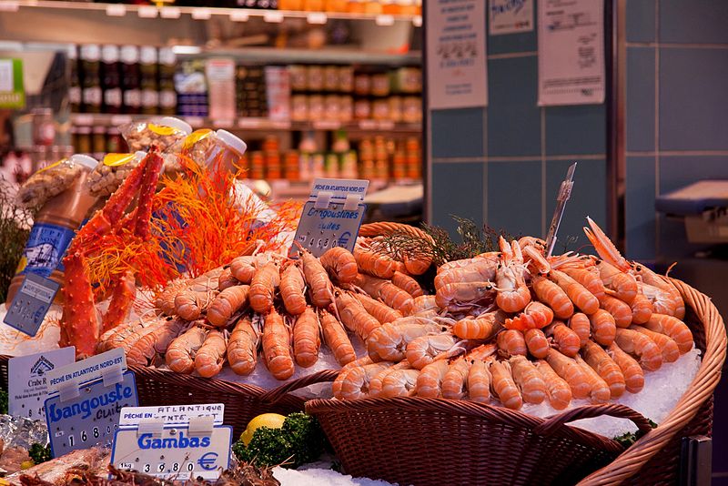 File:Chez un poissonnier de la rue Mouffetard à Paris.jpg