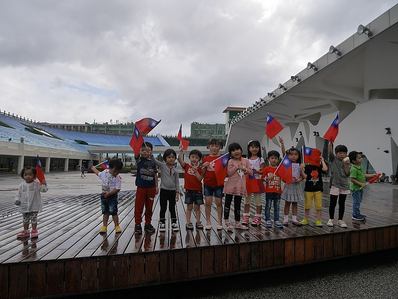 File:Children with ROC flags at Expo Dome 20141010a.jpg