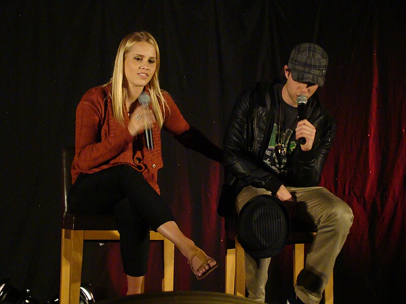 File:Claire Holt & Nate Buzolic (7446267134).jpg