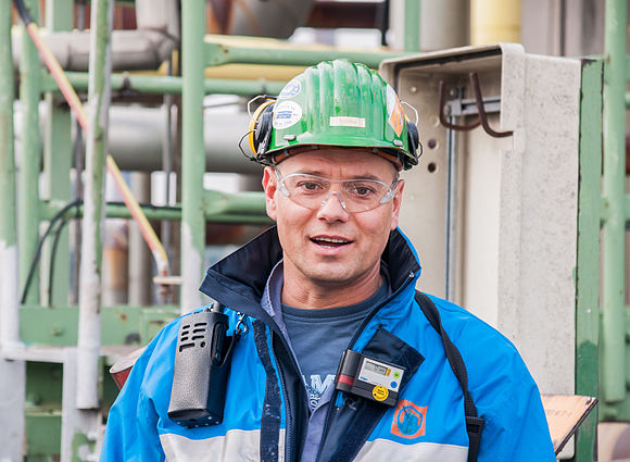 Industrial wiki. Industrial Germany. Construction worker without Helmet. Worker without Helm.