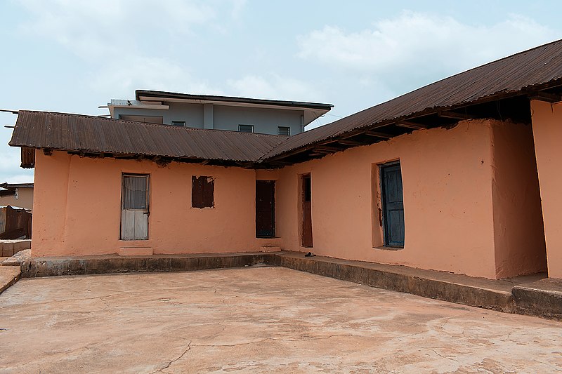 File:Compound house.jpg