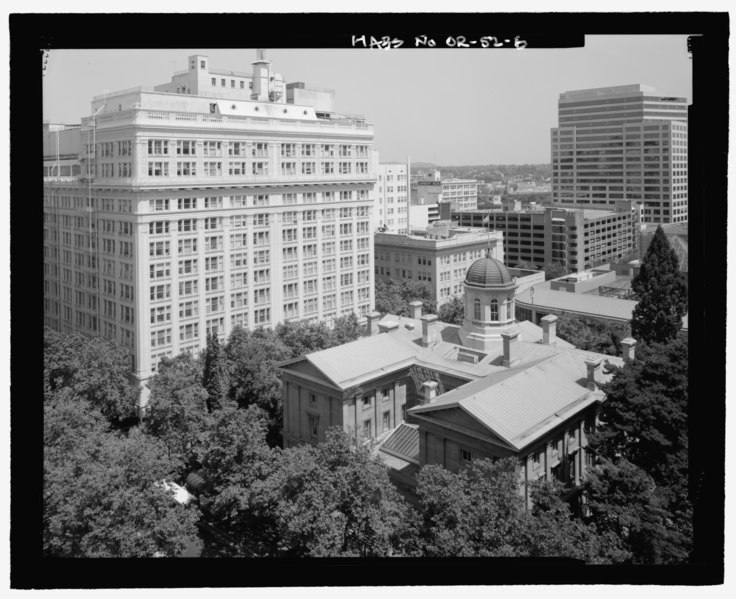 File:Contextual view from the 7th floor of the Executive Building, 811 Southwest Sixth Street, facing northeast - Pioneer Post Office, 700 SW Sixth Avenue, Portland, Multnomah County, HABS ORE,26-PORT,2-6.tif