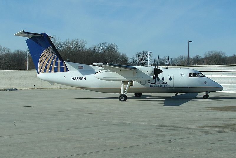 File:Continental Connection Dash 8 (3349712047).jpg