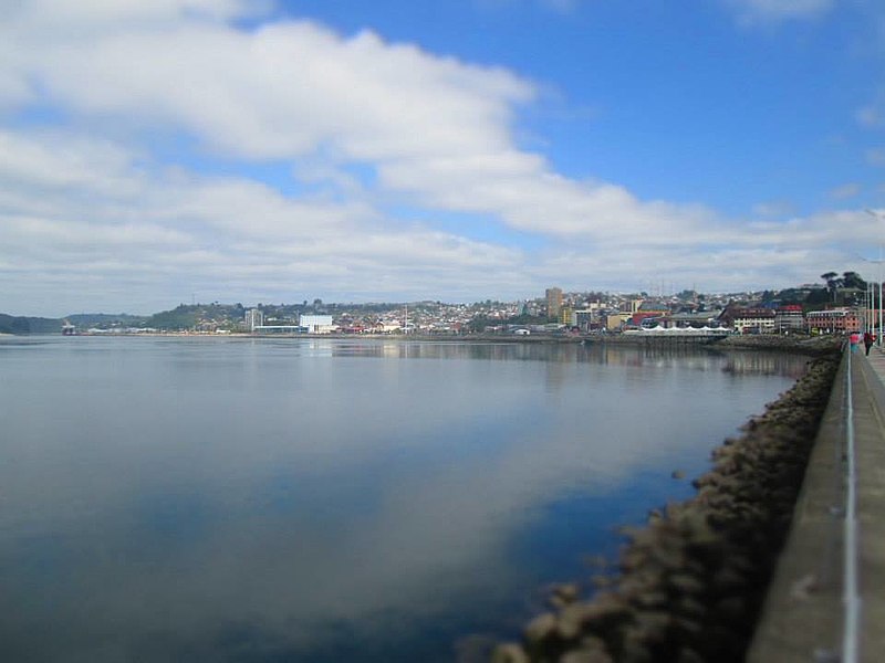 File:Costanera Puerto Montt sur.jpg