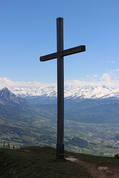 File:Cross at the summit of the Wildspitz (14217930132).jpg