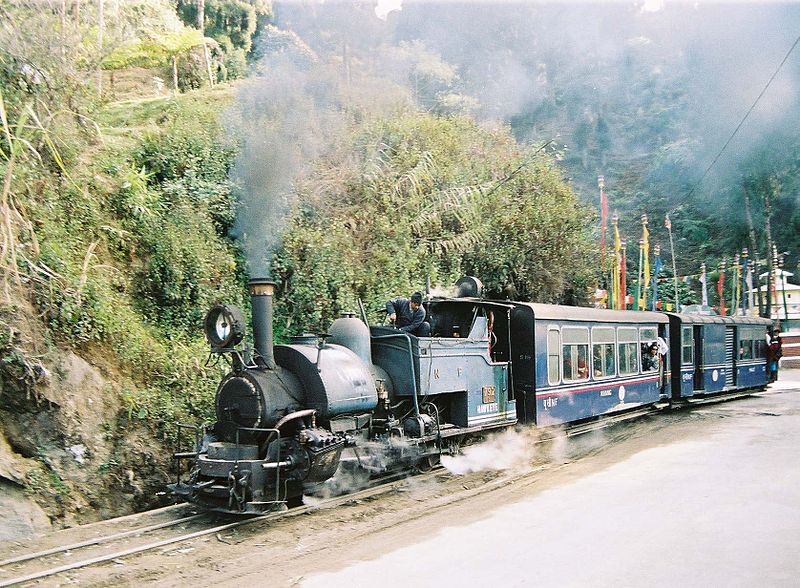 File:DHR 792 with School Train 05-02-23 02.jpeg