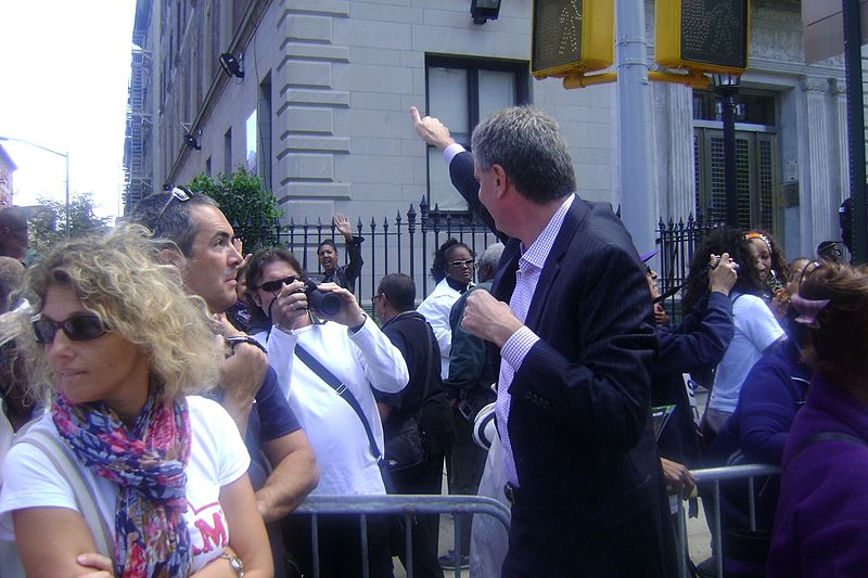 File:De Blasio and Attendee (6163336723).jpg