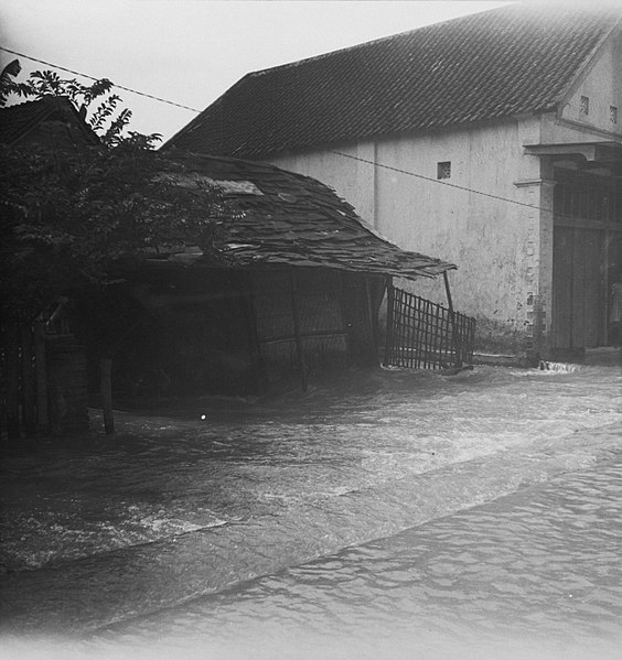 File:De inundaties bij Soerabaja., Bestanddeelnr 10937.jpg