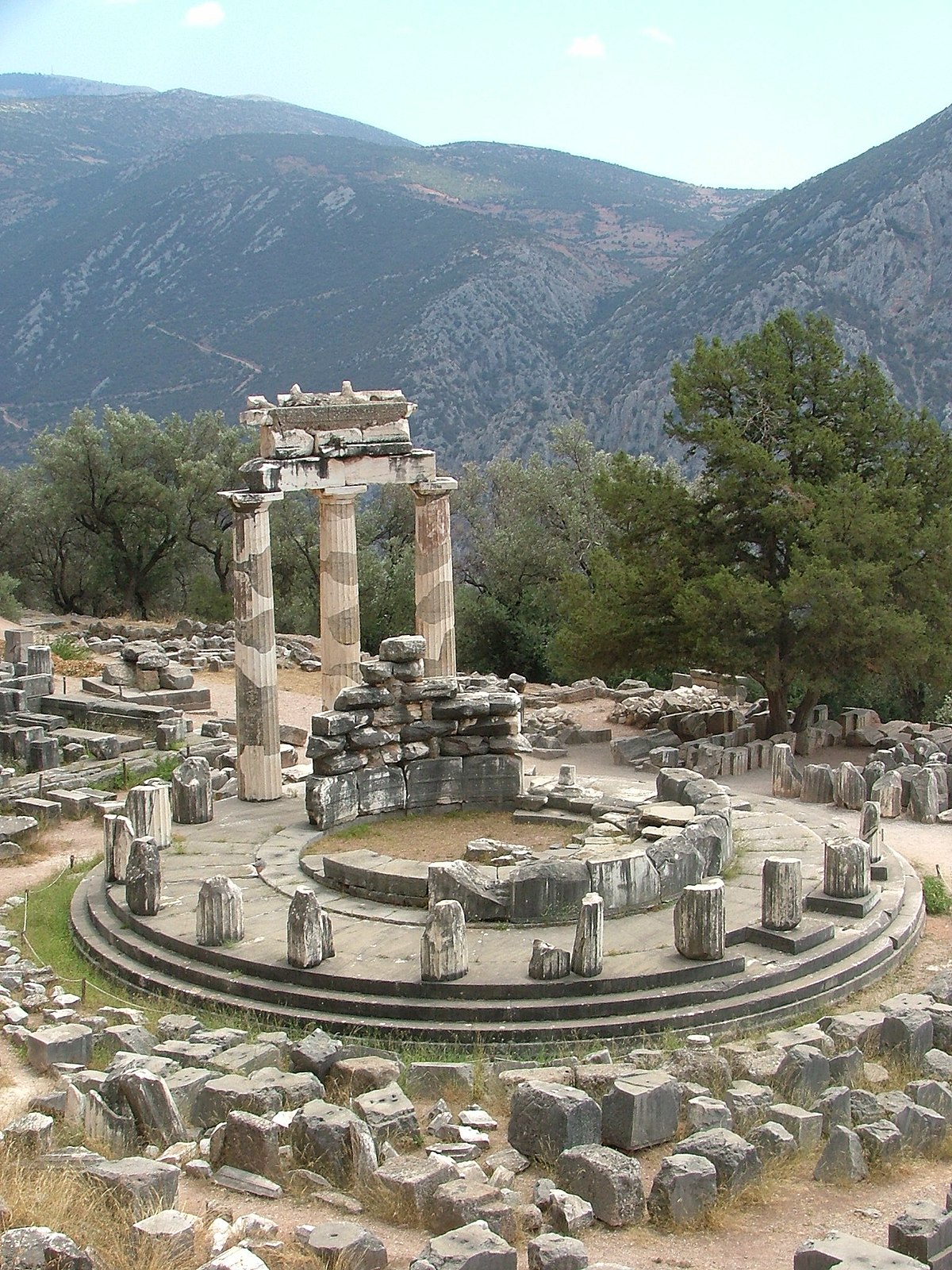 Oráculo de Delfos - Wikipedia, la enciclopedia libre
