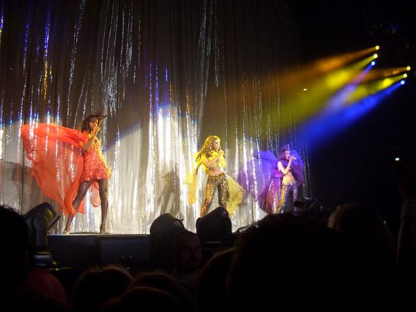 Beyoncé (center) at the final line-up of Destiny's Child, performing during their 2005 Destiny Fulfilled... and Lovin' It concert tour