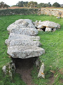 Dolmen des Monts Grantez Dolmen des Monts Grantez Jerri a.jpg