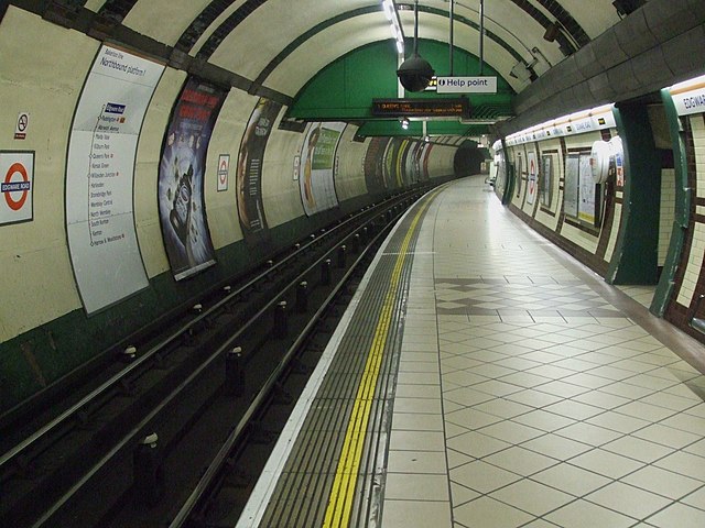 The northbound Bakerloo line platform at Edgware Road