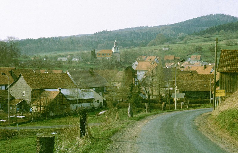 File:Eichenberg (Thüringen), view to the village.jpg