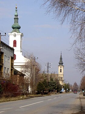 Две цркве: протестантска (напред) и напуштена лутеранска