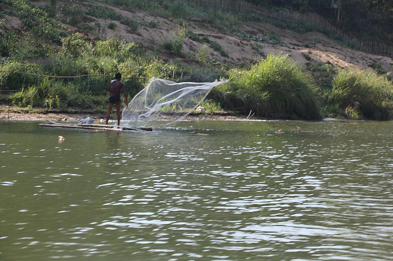 File:Fisher man at bandorabn.jpg