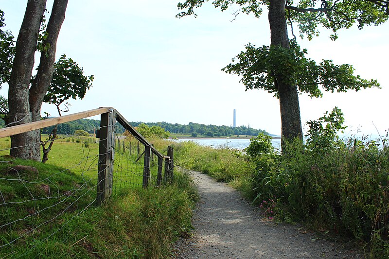 File:Footpath to Inverkip - geograph.org.uk - 3560650.jpg