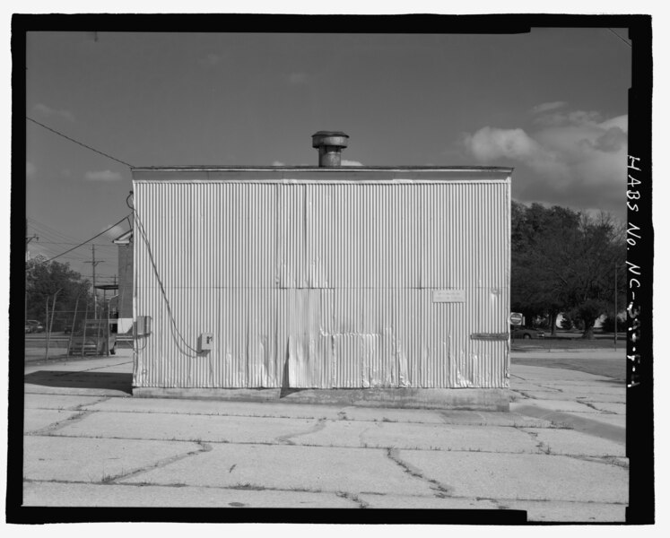 File:Fort Bragg, Oil Storage Building, Northwest corner of Macomb and Sturgis Streets, Fayetteville, Cumberland County, NC HABS NC-397-F-4.tif