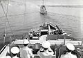 אוניית הדגל מבצעת ירי מטח כבוד, בכניסה לנמל ספליט ביוגוסלביה 27 יולי 1954.
