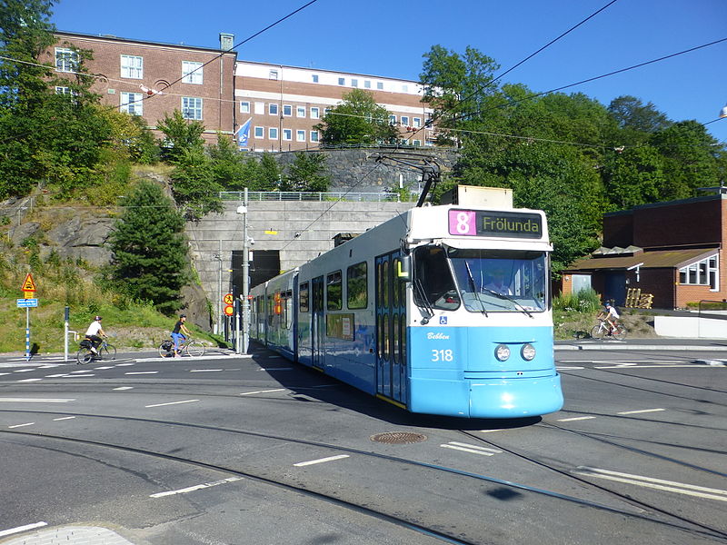 File:Göteborg tram line 8 at Chalmerstunneln.JPG