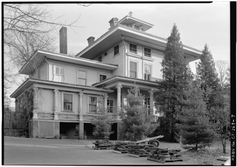 File:GENERAL VIEW FROM THE NORTH OF NORTHEAST (LEFT) AND NORTHWEST (RIGHT) FACADES - Moses Yale Beach House, 86 North Main Street, Wallingford, New Haven County, CT HABS CONN,5-WALF,6-7.tif