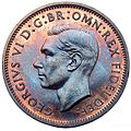 VI. György portréja egy brit farthing (1/4 régi penny, azaz 1/960 font sterling) érméről. Átmérője: 20.19 mm.