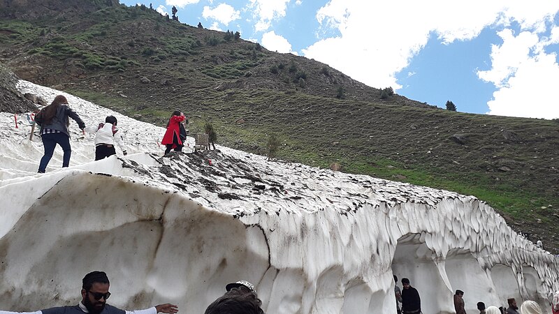 File:Glacier in Pakistan.jpg