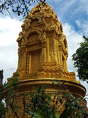 Golden stupa at Wat Ounalom