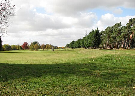 ไฟล์:Golf course at Caldecott Hall - geograph.org.uk - 1538049.jpg