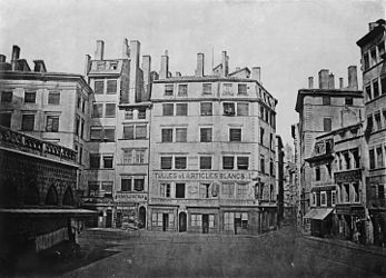 Grands travaux d'urbanisme du Second Empire ; ouverture de la rue de l'Impératrice et rectification de la place de la Fromagerie - Vers 1860