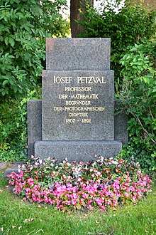 Grave Josef Petzval.jpg