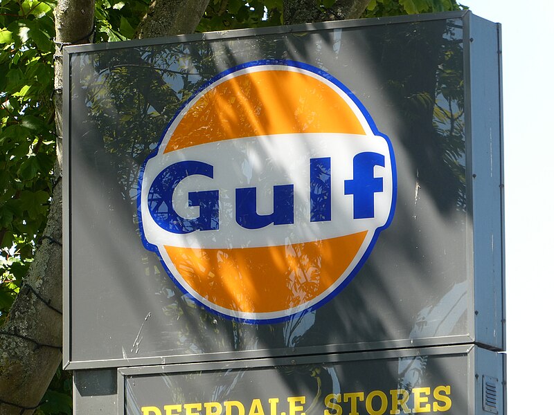 File:Gulf-branded Filling Station Sign.jpg